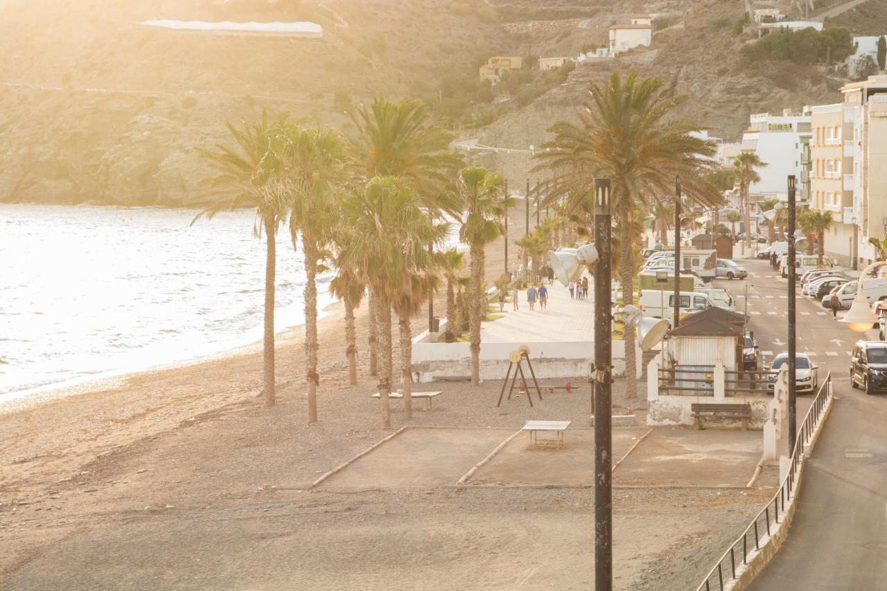 El Cachalote Feliz 1ª línea de playa La Rábita Exterior foto